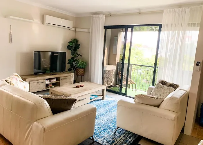 Spacious Homely Apartment Close To Everything