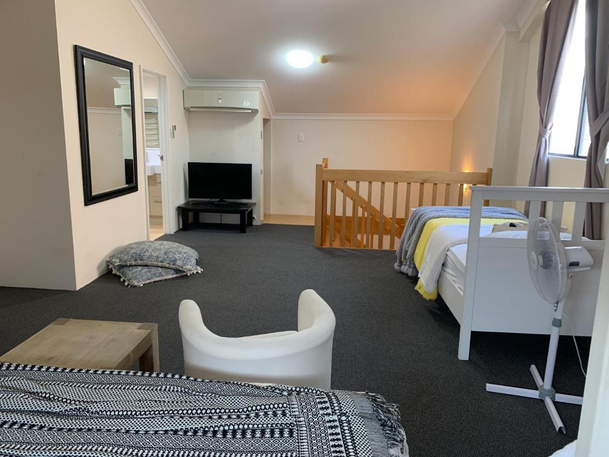 Spacious Homely Close To Everything