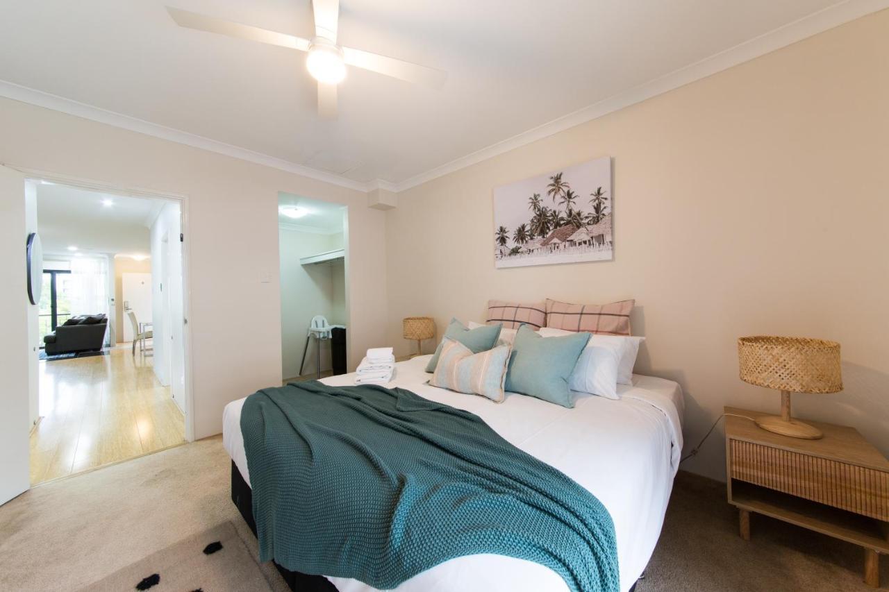 Spacious Homely Close To Everything Apartment