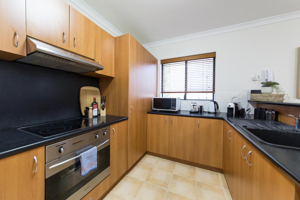 Spacious Homely Close To Everything Apartment